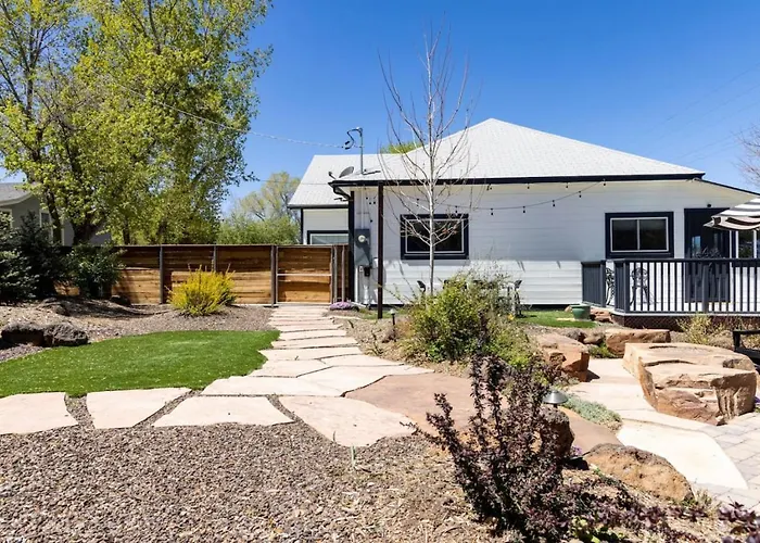 Holiday home Gorgeous Home-amazing Yard-fire Pit-walk To Town *