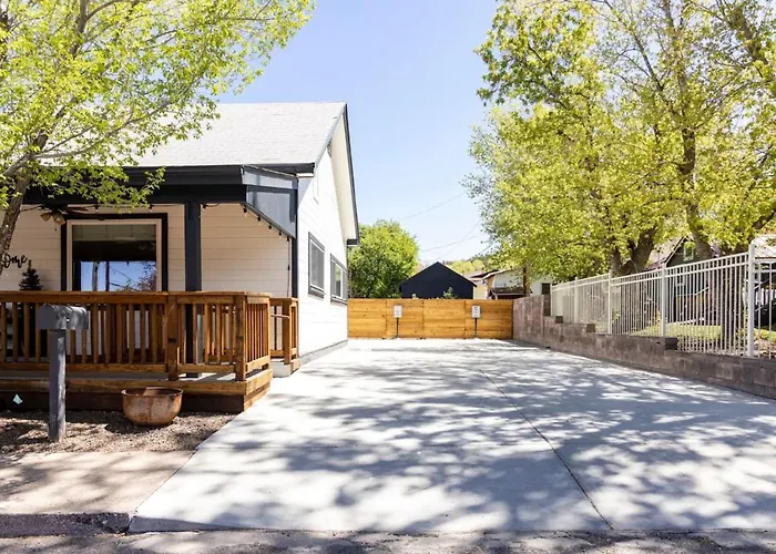 Gorgeous Home-amazing Yard-fire Pit-walk To Town Holiday home