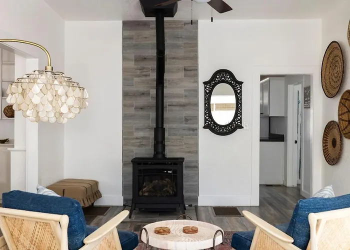 Gorgeous Home-amazing Yard-fire Pit-walk To Town *