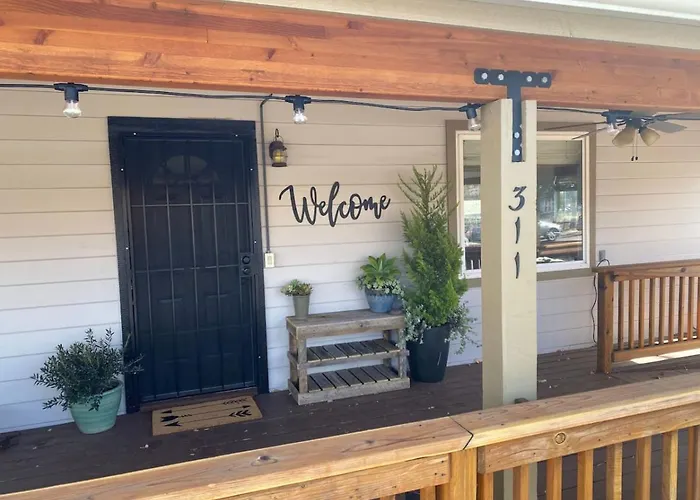Gorgeous Home-amazing Yard-fire Pit-walk To Town