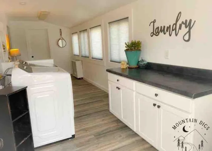 Holiday home Gorgeous Home-amazing Yard-fire Pit-walk To Town *