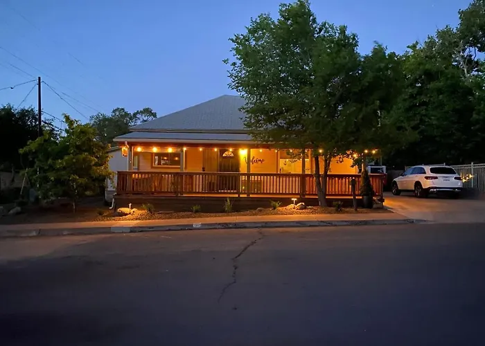 Holiday home Gorgeous Home-amazing Yard-fire Pit-walk To Town *