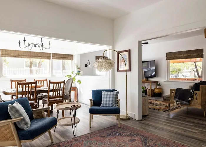 Gorgeous Home-amazing Yard-fire Pit-walk To Town Holiday home