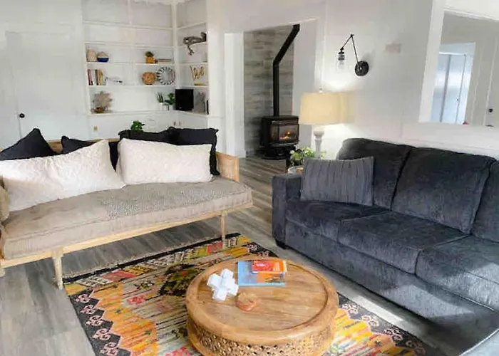 Gorgeous Home-amazing Yard-fire Pit-walk To Town