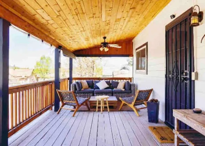 Gorgeous Home-amazing Yard-fire Pit-walk To Town