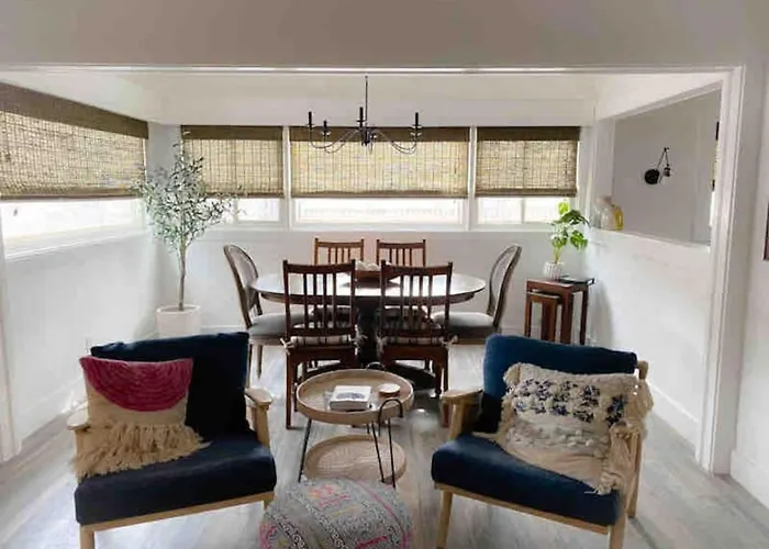 Gorgeous Home-amazing Yard-fire Pit-walk To Town Holiday home *