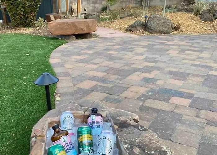 Gorgeous Home-amazing Yard-fire Pit-walk To Town *